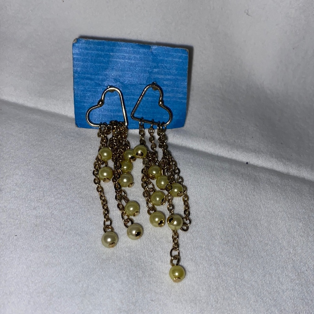 Vintage gold tone dangling a earrings w/ yellow faux pearl accents 89